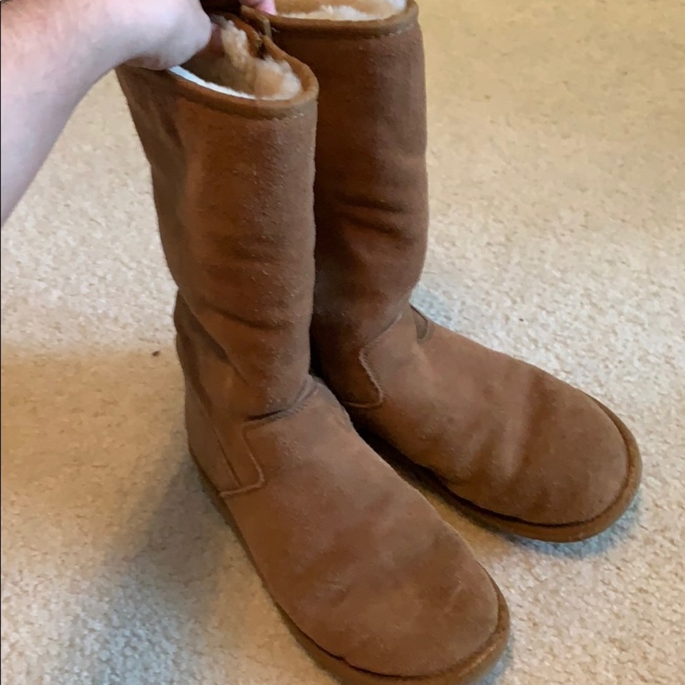 Barely Worn UGG boots in Chestnut